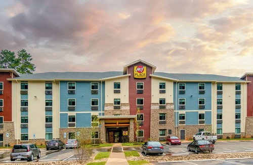 Huntersville Hotel | Cozy 2 queen hotel in delightful Huntersville up to 4 people