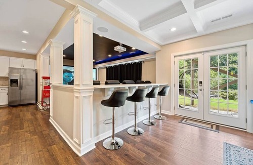 Mount Mourne Apartment | Cozy 2b/2b Spa 2 Steam Saunas Home Theater Gym