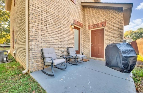 Concord House | Cozy 2B Townhouse King Bed/Jacuzzi/TV in BRs