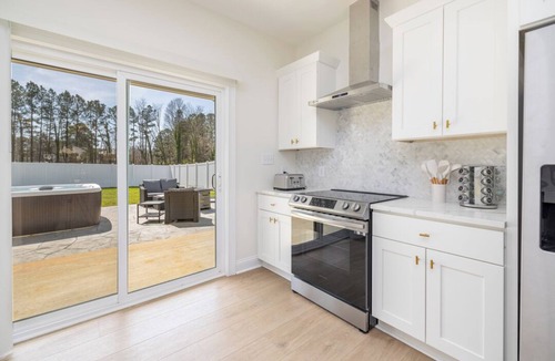 Littleton House | Cozy 2BR, Hot tub, Wi-Fi, Pet Friendly, Firepit