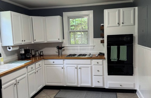 Charlotte House | Cozy 3/1 centrally located in the city. Perfect for families. Pet friendly!