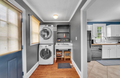 Charlotte House | Cozy 3/1 centrally located in the city. Perfect for families. Pet friendly!
