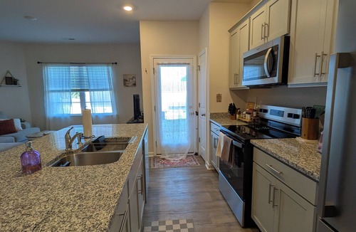 Carthage House | Cozy 3 Bedroom 2.5 Bath Townhome in Charming Carthage