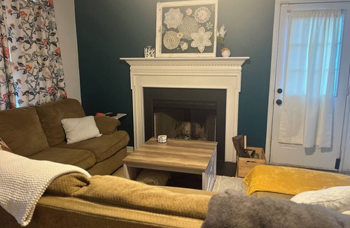 South View House | Cozy 3-bedroom cottage in Hope Mills