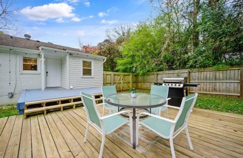 East Raleigh House | Cozy 3 Bedroom Cottage with Huge Fenced-In Yard