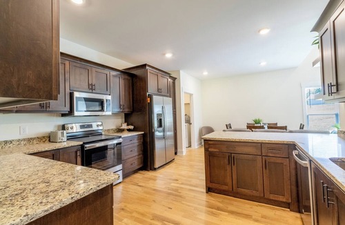 Springfield House | Cozy 3-bedroom house in lovely Springfield with AC