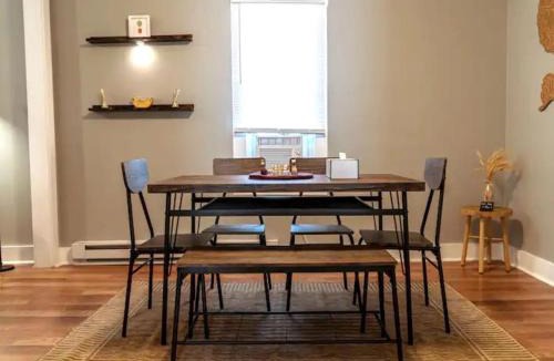 Maiden House | Cozy 3 Bedroom House w/Free Parking, Netflix, & More