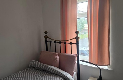 Cornforth House | Cozy 3 room Home with Garden