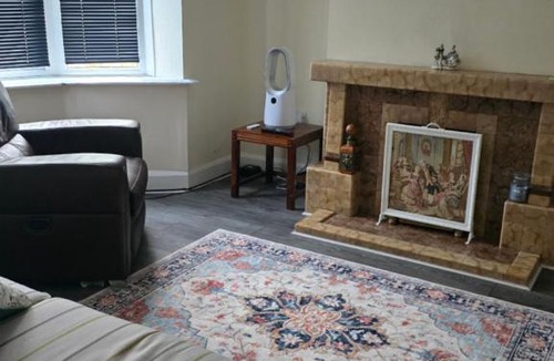 Cornforth House | Cozy 3 room Home with Garden