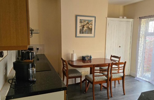 Cornforth House | Cozy 3 room Home with Garden
