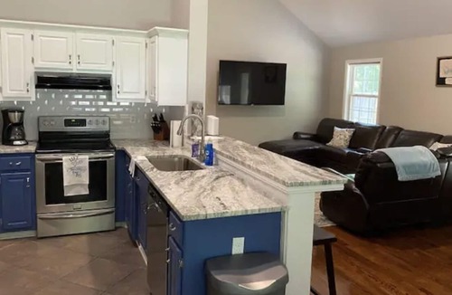 Winchester House | Cozy 3b/2b home in Winchester 1.4 miles from Twin Creeks marina!