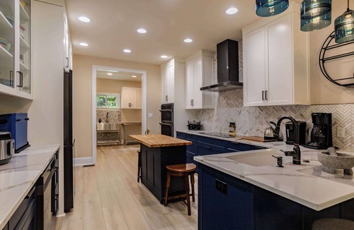 Mayhew House | Cozy 3BR Home - Peaceful Lake Cove Views