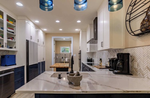 Mayhew House | Cozy 3BR Home - Peaceful Lake Cove Views