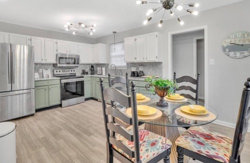 Harrisburg House | Cozy 4/3 Home, mins-Hospitals + Remote Workspace