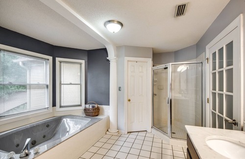 Hickory House | Cozy 4-bedroom house in awesome Hickory with AC, WiFi