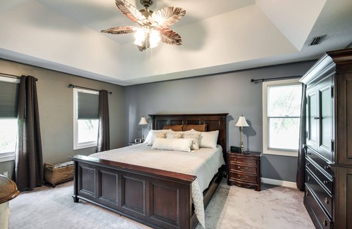 Hickory House | Cozy 4-bedroom house in awesome Hickory with AC, WiFi