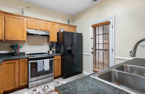 Prosperity Church Road House | Cozy 4B/2.5B University Home King Beds Jacuzzi