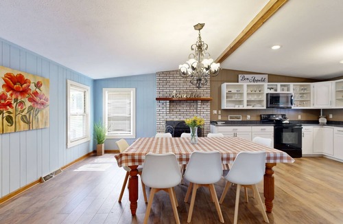 Bent Creek House | Cozy 4BR near Asheville biking and hiking