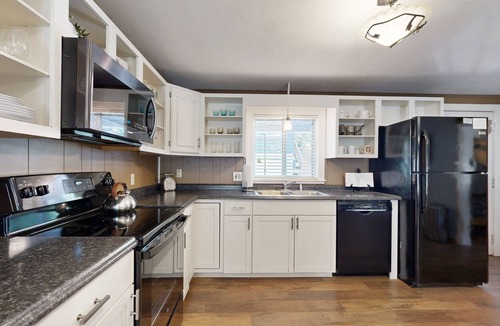 Bent Creek House | Cozy 4BR near Asheville biking and hiking