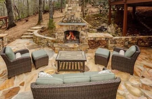 Mill Spring House | Cozy 5 bedroom cabin on Lake Adger with hot tub