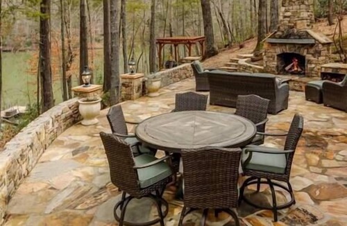 Mill Spring House | Cozy 5 bedroom cabin on Lake Adger with hot tub