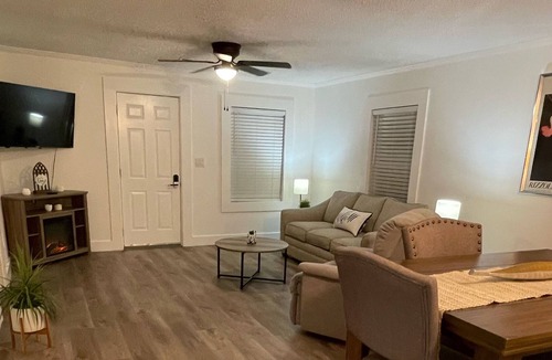 Richlands House | Cozy and Cheerful entire house to enjoy