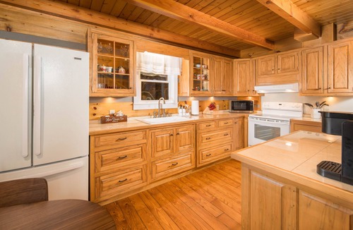 Deep Gap Cabin | Cozy and Romantic - Hot Tub - King Bed - Fireplace