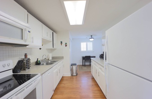 Charlotte House | Cozy and Spacious Ranch