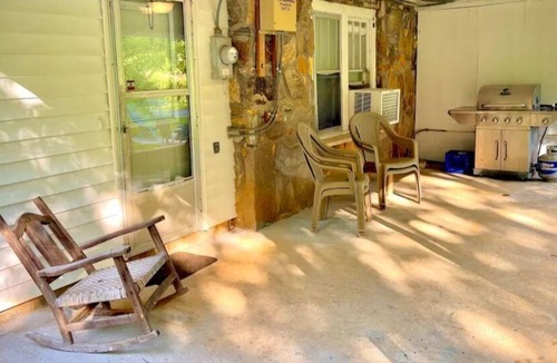 Qualla House | Cozy Antique Style Farmhouse in Cherokee