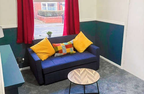 Wolverhampton Apartment | Cozy Apt Near ASDA & Molineux On-Site Parking