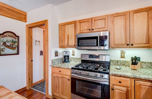 Boone House | Cozy Bear Cabin - quiet neighborhood, gentle walk to the New River, great mountain views!