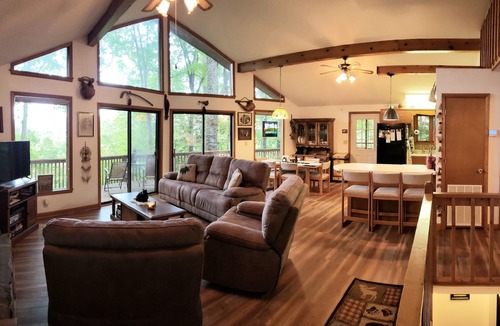 Unaka House | Cozy Bear Paw Mountain Retreat