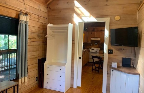 Lake Lure Cabin | Cozy Blue Skies Cabin - walk to Chimney Rock & Lake Lure