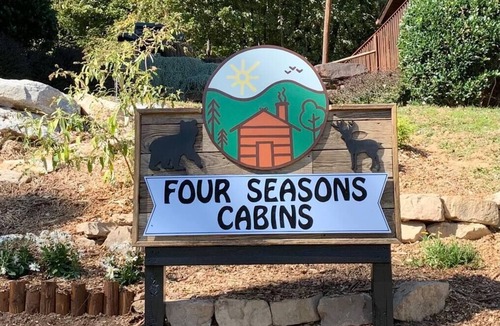 Lake Lure Cabin | Cozy Blue Skies Cabin - walk to Chimney Rock & Lake Lure