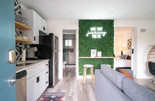 Melrose Condo | Cozy Bohemian Condo with Pool by Barcle