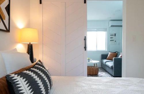 Melrose House | Cozy Bohemian Condo with Pool by Barcle