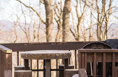 Boone Cabin | Cozy Boone Cabin, Fireplace, Views, 9 Min to Town