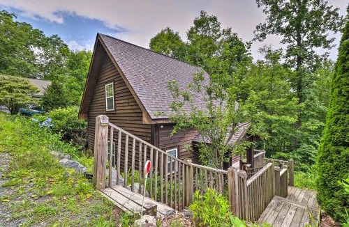Boone House | Cozy Boone Cabin with Deck Close to Downtown!
