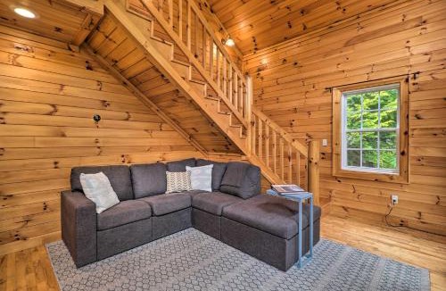 Boone House | Cozy Boone Cabin with Deck Close to Downtown!