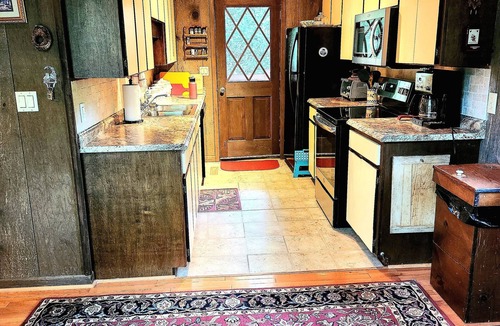 Burnsville Cabin | Cozy But Spacious Log Cabin at Mt. Mitchell Golf Course Community