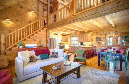 Boone House | Cozy Cabin + Mt View/River/Hot Tub/Pool Table