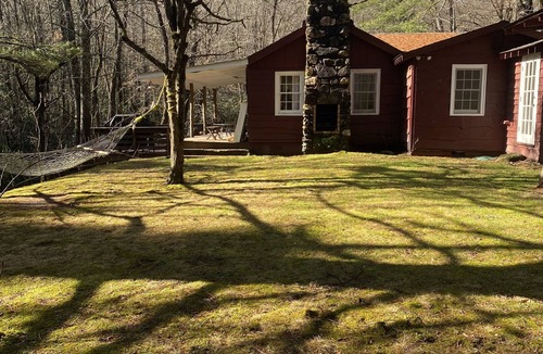 Highlands Cabin | Cozy Cabin nestled by a Babbling Brook located between Highlands and Cashiers.