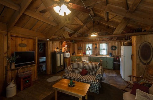 Robbinsville Cabin | Cozy Cabin next to Creek with Private Waterfall, Lake Access and Hot tub.