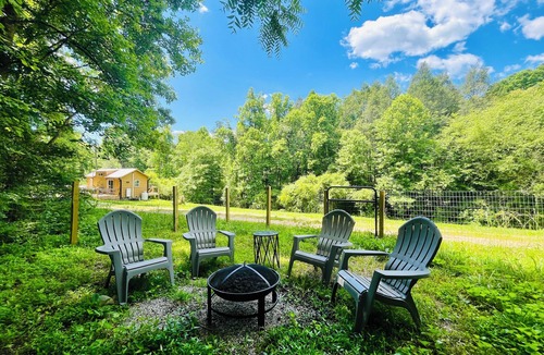 Old Fort Cabin | Cozy Cabin on 4 acres - By I-40 - King Bed - Fenced Yard - Deck - Loft - Firepit