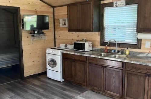 Florence House | Cozy Cabin on shoal creek