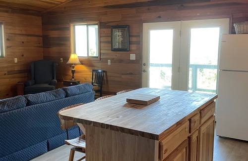 Sylva Cabin | Cozy cabin overlooking Dillsboro and miles of mountains