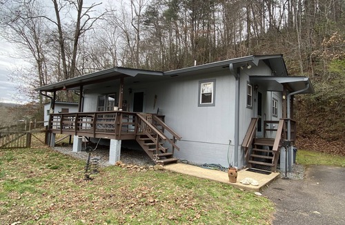 Sylva Cabin | Cozy Cabin Overlooking Tuckaseegee River Sylva, NC 28779