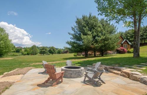 Fleetwood House | Cozy Cabin Right on the New River in Todd - Easy River Access - Fire Pit