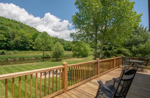 Fleetwood House | Cozy Cabin Right on the New River in Todd - Easy River Access - Fire Pit