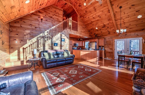 Waynesville Cabin | Cozy Cabin w/Game Room, Jetted Tub & Views | + Biltmore Pass Included